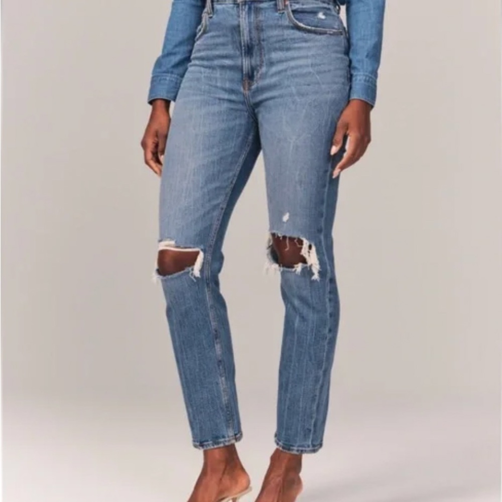 Abercrombie & Fitch Curve Love Ultra High Rise Ankle Straight Jean Size: 25L